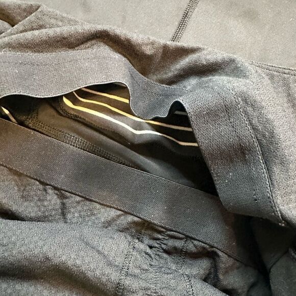 EUC Lululemon Women’s Aria Tank II Parallel Black White Stripe - Size 6 - Picture 6 of 6